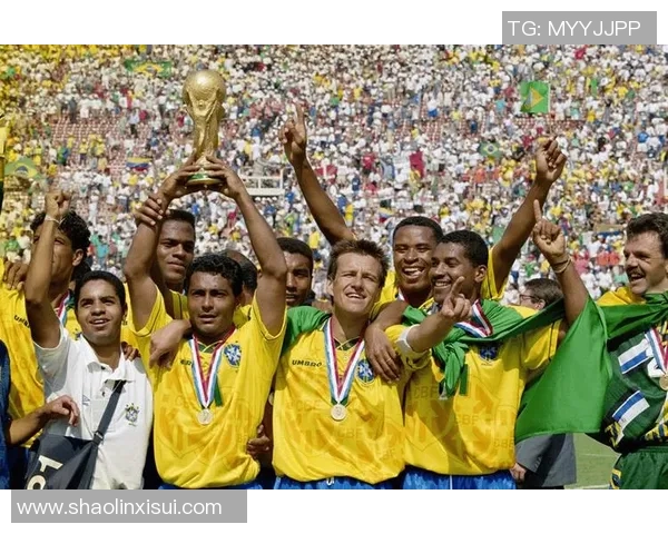 小时候踢足球的球星们成长之路:从街头到绿茵场的传奇故事