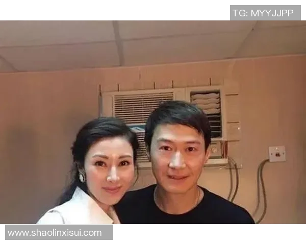 球星将足球视为挚爱情人背后隐藏的心路历程与深刻情感 球星将足球视为挚爱情人背后隐藏的心路历程与深刻情感